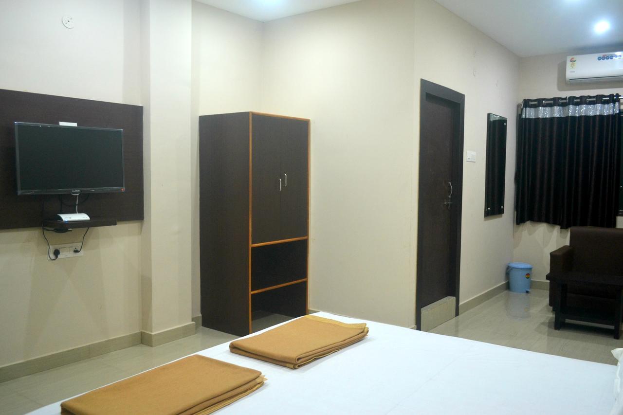 Hotel Bhammars Balangir Zimmer foto