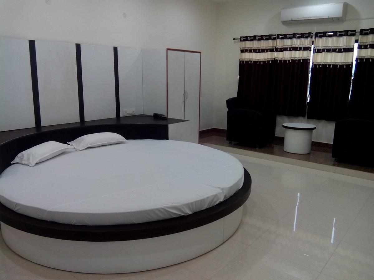 Hotel Bhammars Balangir Zimmer foto